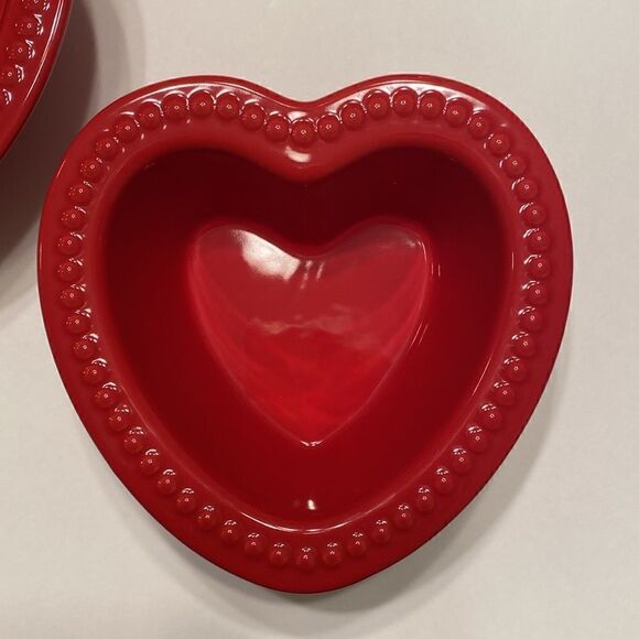 NWT Chantal Set of 2 Red Heart Valentine Baking Dishes - Picture 2 of 8